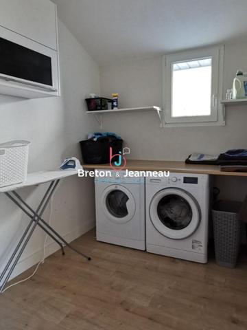 Maison avec annexe sur 2.5ha à Jublains