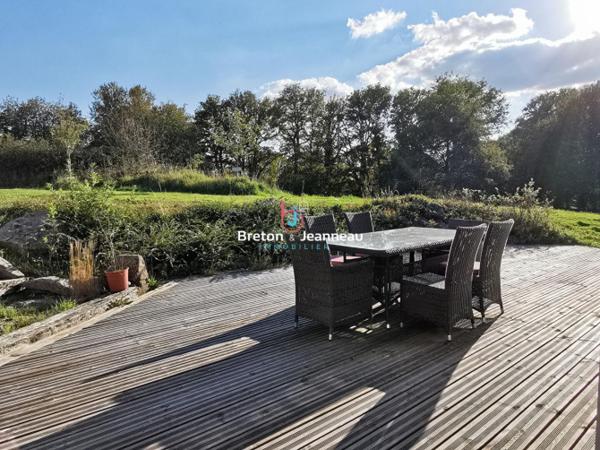 Maison avec annexe sur 2.5ha à Jublains