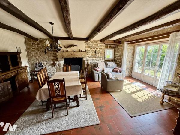 Maison en pierre avec vue et accès rivière