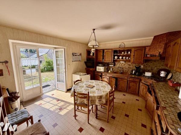 Maison en pierre avec vue et accès rivière