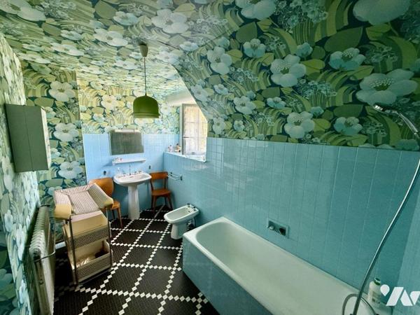 Maison en pierre avec vue et accès rivière