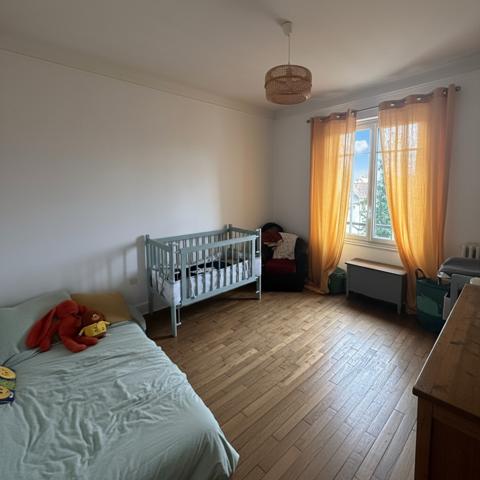 Appartement
                                                                                                                                                                                                                                                                                                                        5 pièce(s)                                                                                                                                                                                                          3 chambre(s)                                                                                                                                                                                                          103  m²