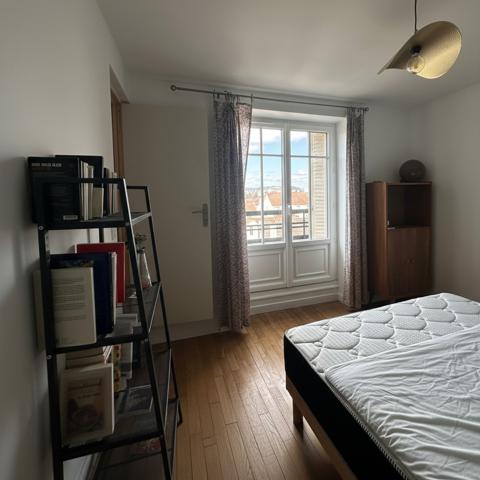 Appartement
                                                                                                                                                                                                                                                                                                                        5 pièce(s)                                                                                                                                                                                                          3 chambre(s)                                                                                                                                                                                                          103  m²