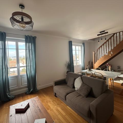 Appartement
                                                                                                                                                                                                                                                                                                                        5 pièce(s)                                                                                                                                                                                                          3 chambre(s)                                                                                                                                                                                                          103  m²