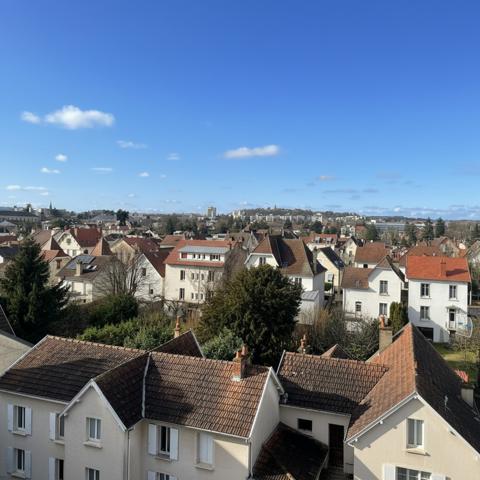 Appartement
                                                                                                                                                                                                                                                                                                                        5 pièce(s)                                                                                                                                                                                                          3 chambre(s)                                                                                                                                                                                                          103  m²