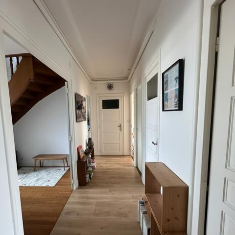 Appartement
                                                                                                                                                                                                                                                                                                                        5 pièce(s)                                                                                                                                                                                                          3 chambre(s)                                                                                                                                                                                                          103  m²