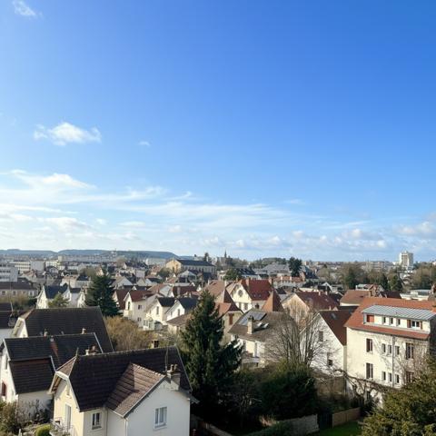 Appartement
                                                                                                                                                                                                                                                                                                                        5 pièce(s)                                                                                                                                                                                                          3 chambre(s)                                                                                                                                                                                                          103  m²