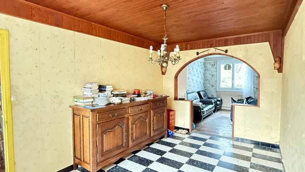 NOAILLES Maison, Séjour, salle à manger, Cuisine, 2 chambres, Salle d'eau, Grenier, Garage, dépendance, cave, Jardin