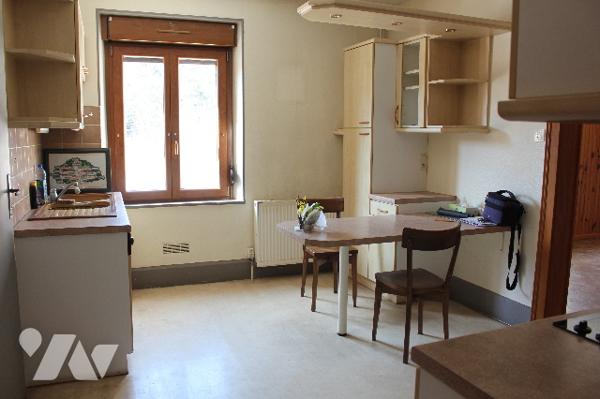 Maison mitoyenne d'env. 130m² habitable  sur 1293m² de terrain avec garage et terrasse couverte