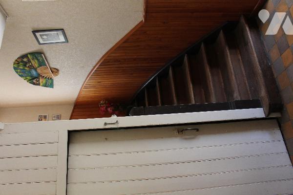 Maison mitoyenne d'env. 130m² habitable  sur 1293m² de terrain avec garage et terrasse couverte