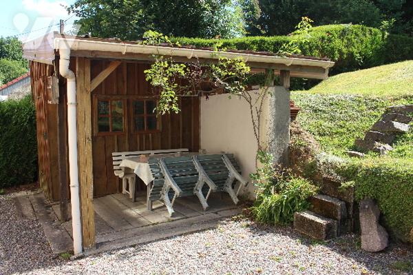 Maison mitoyenne d'env. 130m² habitable  sur 1293m² de terrain avec garage et terrasse couverte