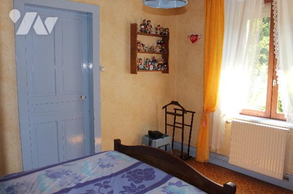 Maison mitoyenne d'env. 130m² habitable  sur 1293m² de terrain avec garage et terrasse couverte