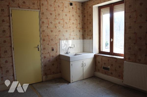 Maison mitoyenne d'env. 130m² habitable  sur 1293m² de terrain avec garage et terrasse couverte