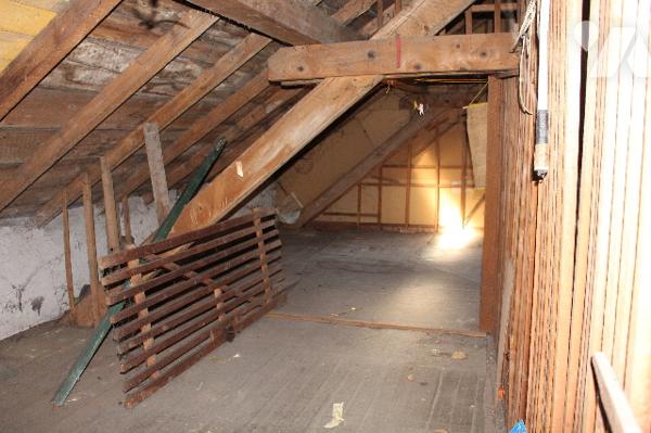 Maison mitoyenne d'env. 130m² habitable  sur 1293m² de terrain avec garage et terrasse couverte