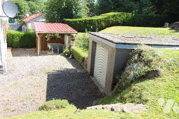 Maison mitoyenne d'env. 130m² habitable  sur 1293m² de terrain avec garage et terrasse couverte