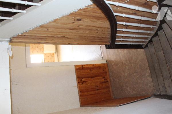 Maison mitoyenne d'env. 130m² habitable  sur 1293m² de terrain avec garage et terrasse couverte