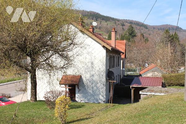 Maison mitoyenne d'env. 130m² habitable  sur 1293m² de terrain avec garage et terrasse couverte