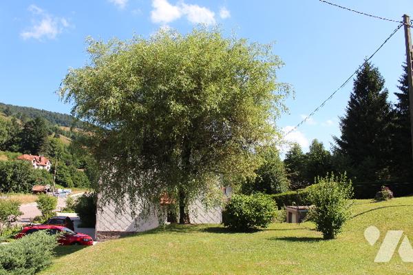 Maison mitoyenne d'env. 130m² habitable  sur 1293m² de terrain avec garage et terrasse couverte