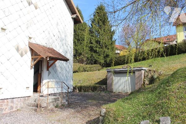 Maison mitoyenne d'env. 130m² habitable  sur 1293m² de terrain avec garage et terrasse couverte