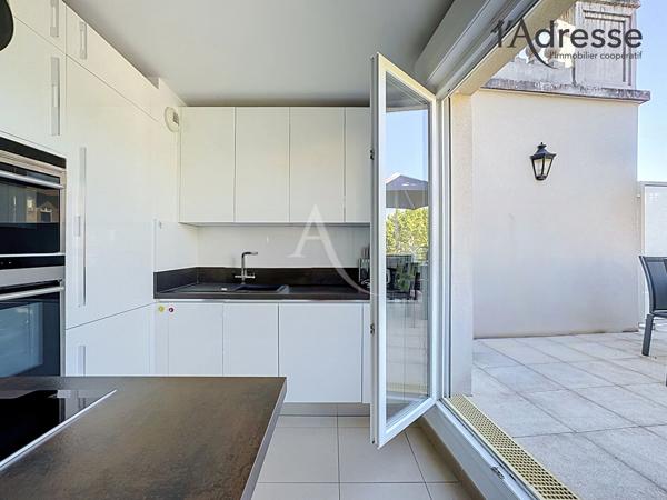 PUTEAUX/ République - Appartement 3 pièces 62 m² - 1 Terrasse 16m² - 1 Cave