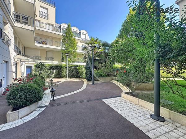 PUTEAUX/ République - Appartement 3 pièces 62 m² - 1 Terrasse 16m² - 1 Cave