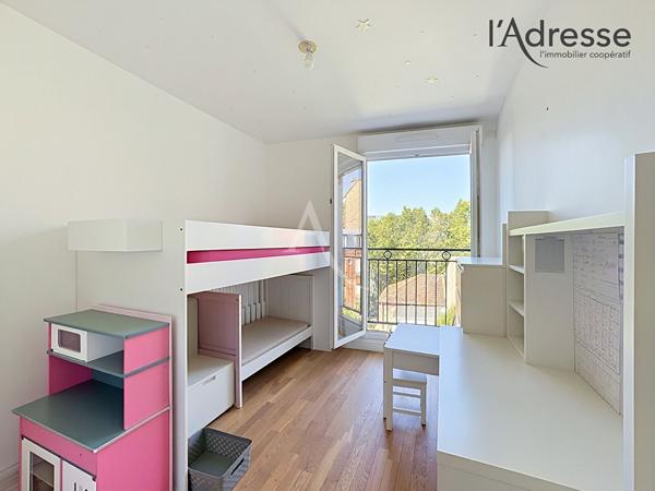 PUTEAUX/ République - Appartement 3 pièces 62 m² - 1 Terrasse 16m² - 1 Cave