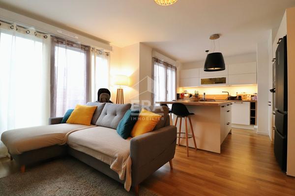 Appartement Champs Sur Marne 4 pièces dernier étage - terrasses - 2 parkings