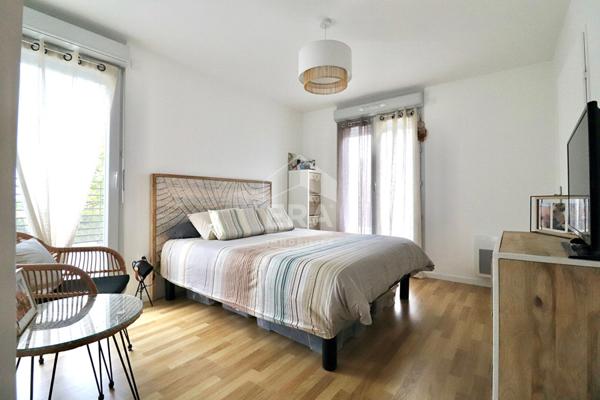 Appartement Champs Sur Marne 4 pièces dernier étage - terrasses - 2 parkings