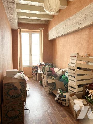 Á VENDRE MUR ET HABITATION