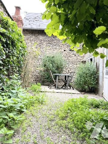 Á VENDRE MUR ET HABITATION