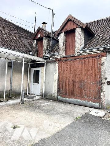 Á VENDRE MUR ET HABITATION