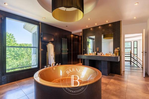Bihorel, Maison  468 m² à vendre