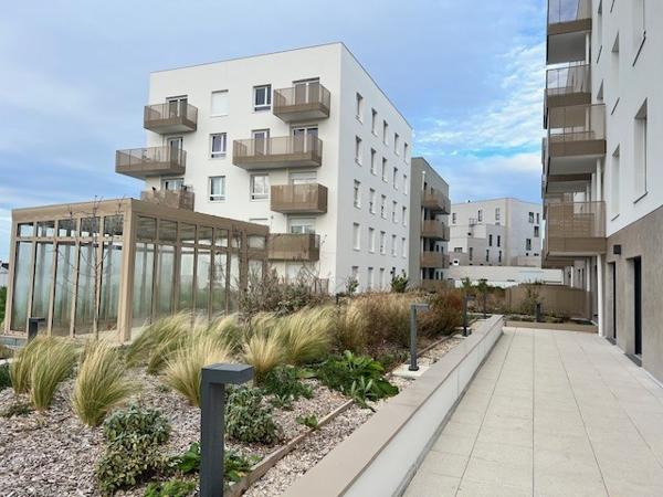 Location Appartement 2  pièces 43 m² Magnanville