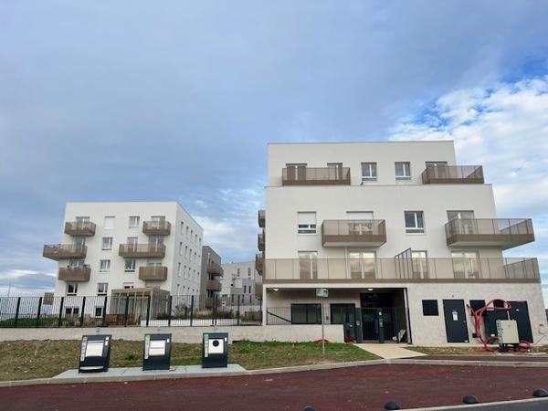 Location Appartement 2  pièces 43 m² Magnanville