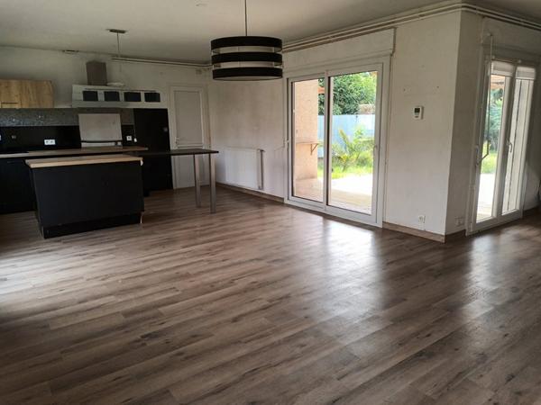 Centre ville AIGUILLON - Plain-pied - 4 pièces avec garage et jardin