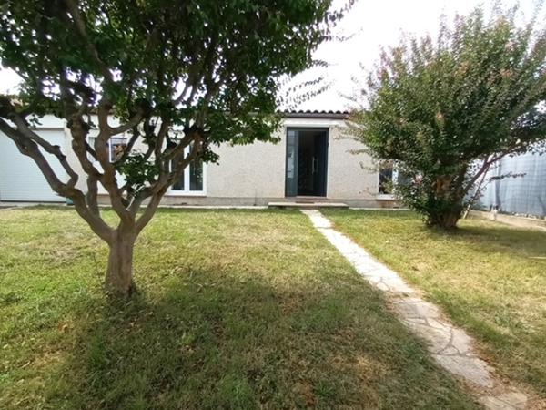 Centre ville AIGUILLON - Plain-pied - 4 pièces avec garage et jardin