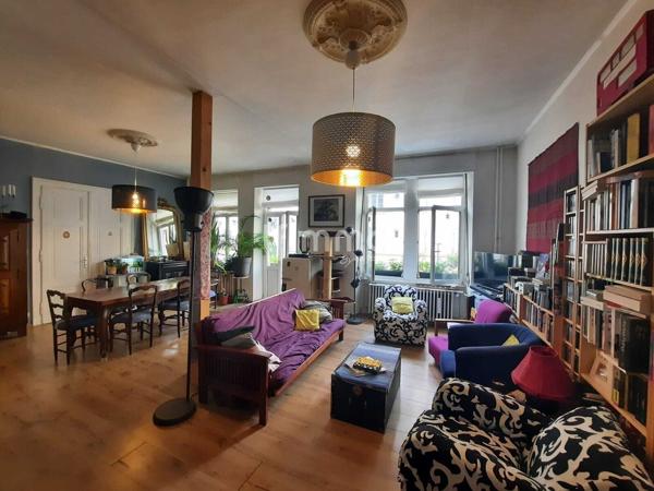 Appartement bourgeois 6 pcs-128m²- balcon-parquet