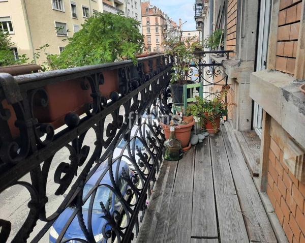 Appartement bourgeois 6 pcs-128m²- balcon-parquet