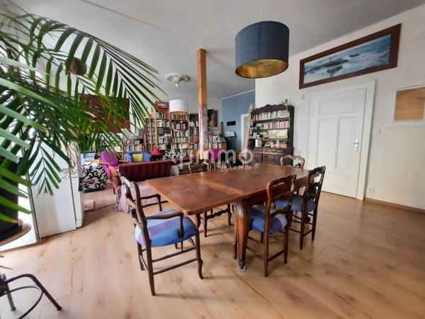 Appartement bourgeois 6 pcs-128m²- balcon-parquet