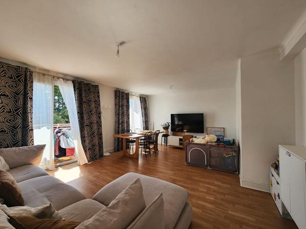 Dernier Étage au Calme - Appartement Traversant avec Balcon en centre ville