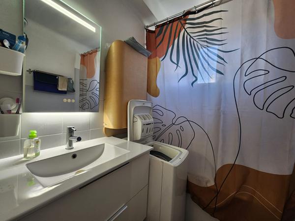 Dernier Étage au Calme - Appartement Traversant avec Balcon en centre ville