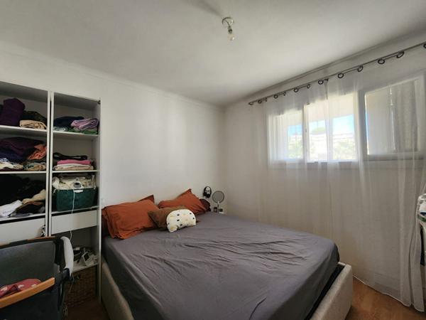 Dernier Étage au Calme - Appartement Traversant avec Balcon en centre ville