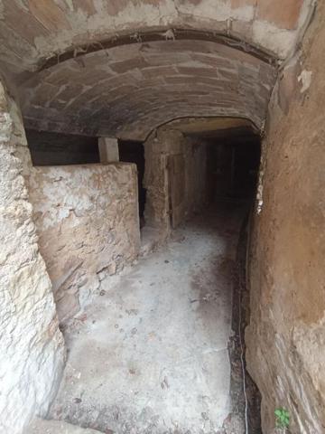 Corps de Ferme en pierre 180m², dépendances, sur terrain de 23 809m², 418 000 HAI