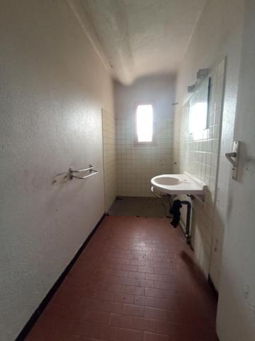 Corps de Ferme en pierre 180m², dépendances, sur terrain de 23 809m², 418 000 HAI