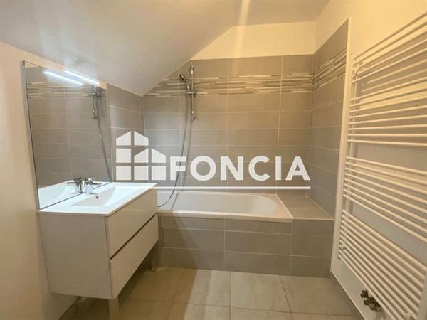 Location Appartement 2 pièces 51.6 m² - 54 BIS RUE DU CHENE Combs La Ville 77380