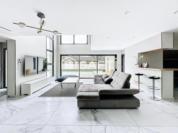 Une maison contemporaine d’exception où chaque espace s’ouvre sur l’extérieur et la lumière