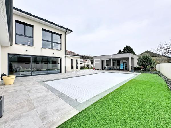 Une maison contemporaine d’exception où chaque espace s’ouvre sur l’extérieur et la lumière