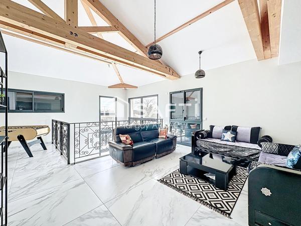 Une maison contemporaine d’exception où chaque espace s’ouvre sur l’extérieur et la lumière