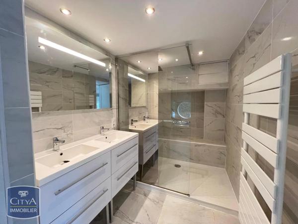Appartement à louer 2 pièces 65.49m² Pau (64000)