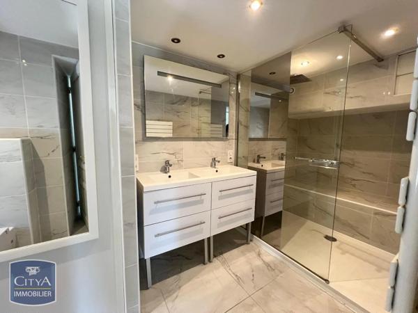 Appartement à louer 2 pièces 65.49m² Pau (64000)